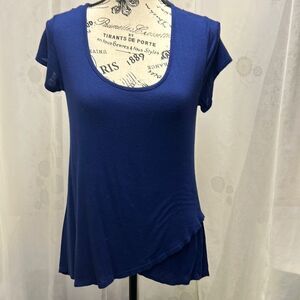 Short sleeve, navy blue T-shirt, scoopneck, New York, and Company extra small